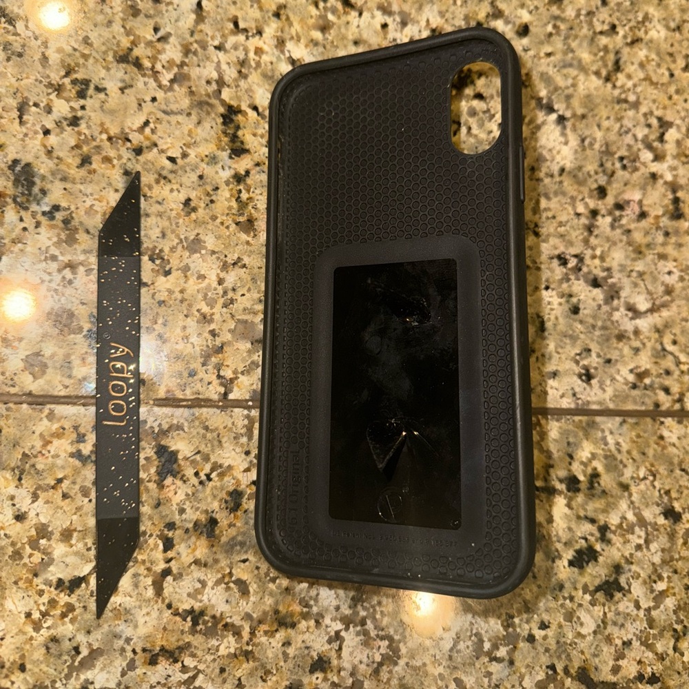 Loopy Case🖤🖤 - Picture 2 of 3